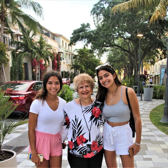 Meet your Posher, Patty - Picture 5 of 5